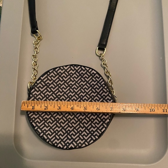 Handbags - Crossbody women’s round purse in black